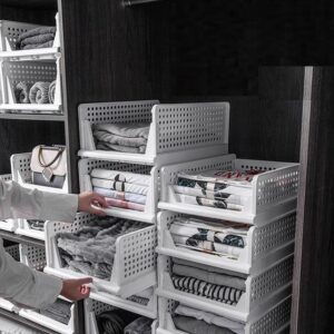 Pull-Out Wardrobe Shelf