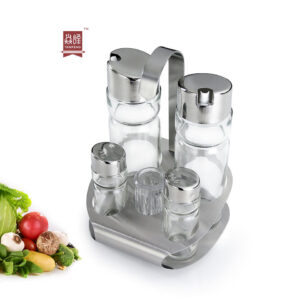 Classic Salt & Pepper Shaker Duo