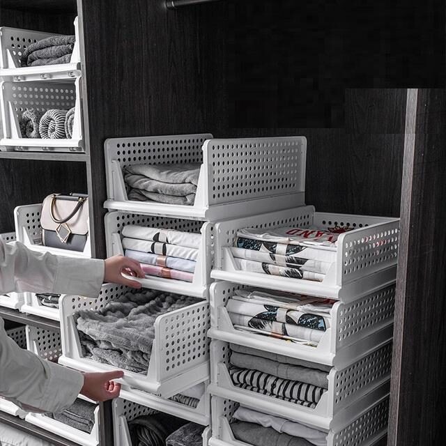 Pull-Out Wardrobe Shelf
